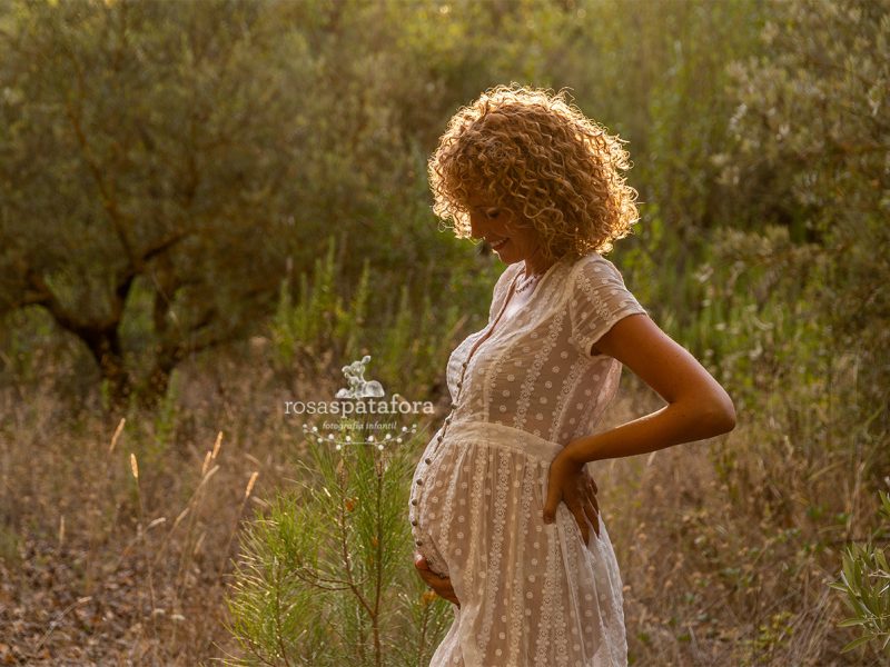 Sesión de fotos de embarazo en Granada en exteriores