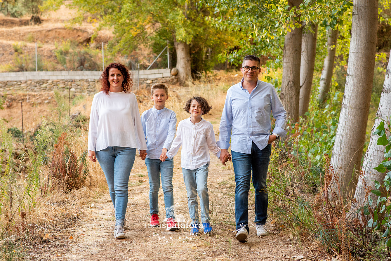 Sesión de fotos de familia en Granada en exteriores